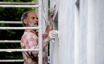 סגירת מרפסת - שכנים, ארנונה וערך הדירה.