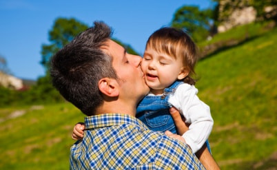 בית המשפט: הקטינה תשאר במשמורת זמנית של אביה