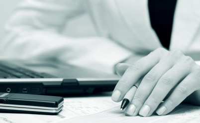 מנהלת חשבונות שמעלה בכספים תיכנס לכלא ל-42 חודשים