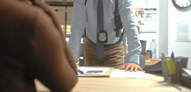 לא רק עבריינים: למה גם חפים מפשע צריכים עורך דין בחקירה?