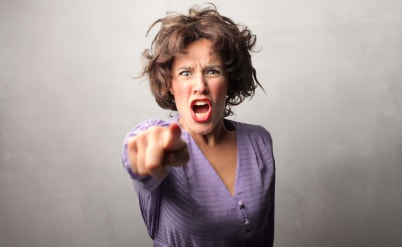 מחוזי חיפה: הקללות מהוות עבירה של העלבת עובד ציבור