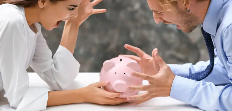 הטעויות הכלכליות שעלולות להרוס את מערכת היחסים שלכם ואיך להימנע מהן