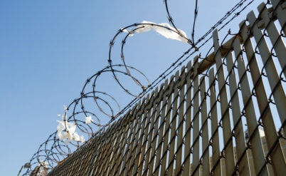 האב לא משלם לילדים מזונות - מה אפשר לעשות? על כמה צעדים חוקיים ומעשיים