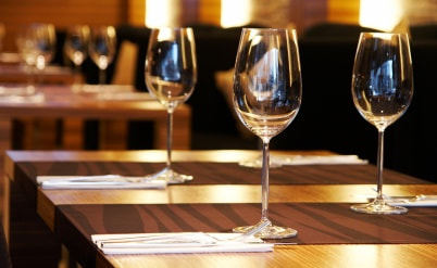 איש חיל הים שלא הורשה להיכנס למסעדה, יפוצה ב-15,000 ₪ בשל אפליה